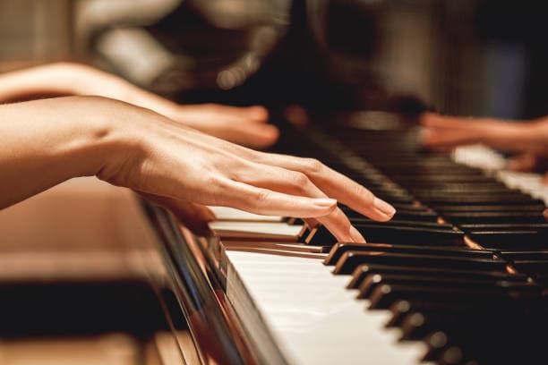 Keys to Harmony: A Comprehensive Piano Mastery Course